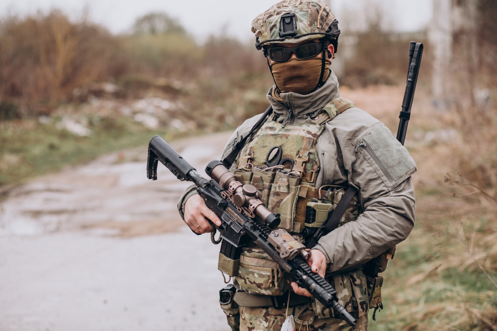 army-soldiers-fighting-with-guns-defending-their-country (1)