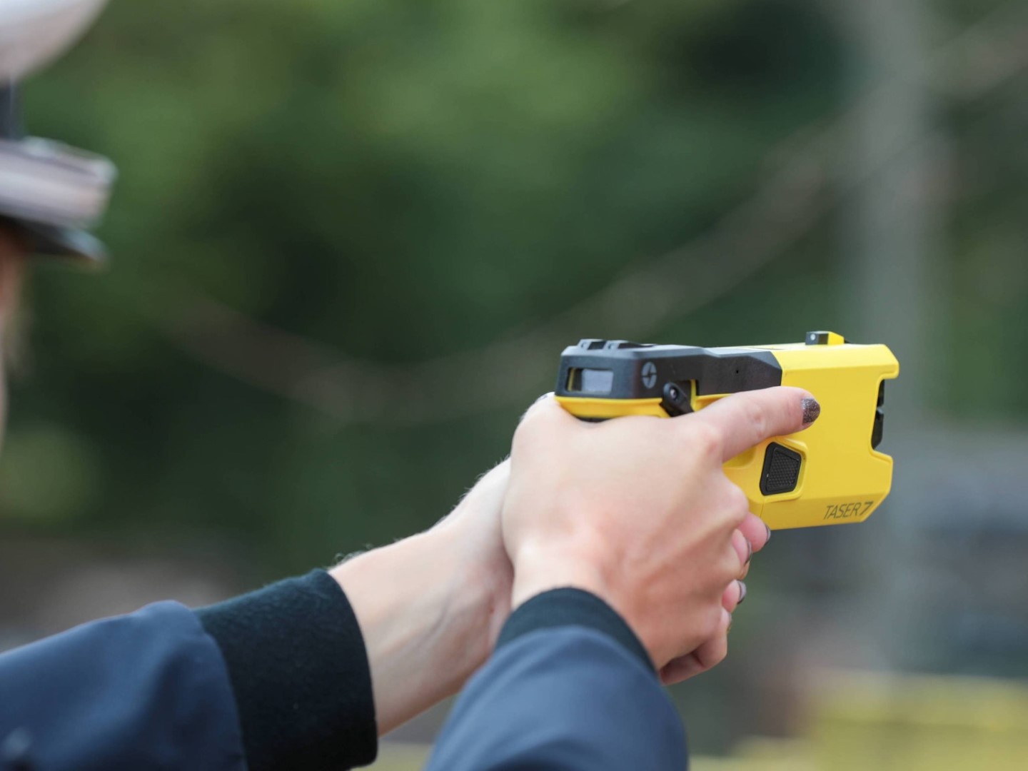 polizei-taser-104~_v-HintergrundL